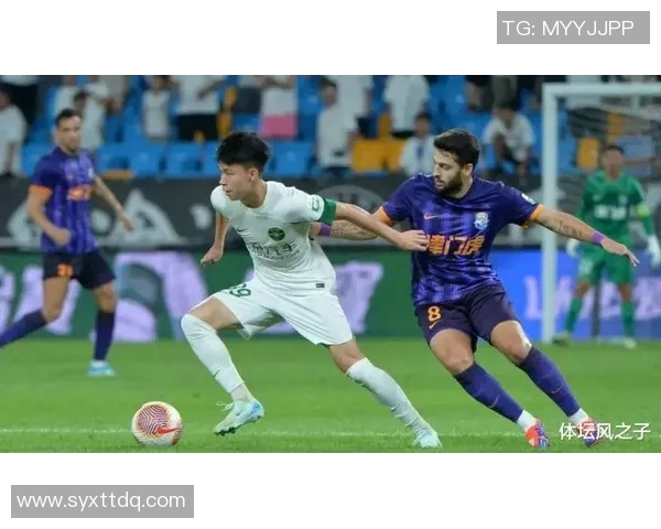 五大联赛赛场小动作引发热议 球员细节背后隐藏的赛场智慧与争议 五大联赛赛场小动作引发热议 球员细节背后隐藏的赛场智慧与争议